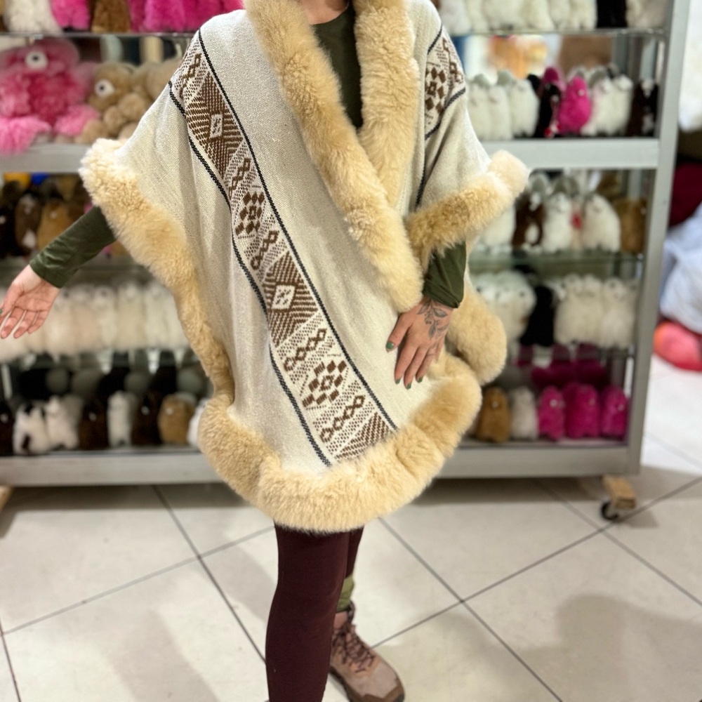Elegant Beige Fur-Trimmed Quechua Alpaca Cape